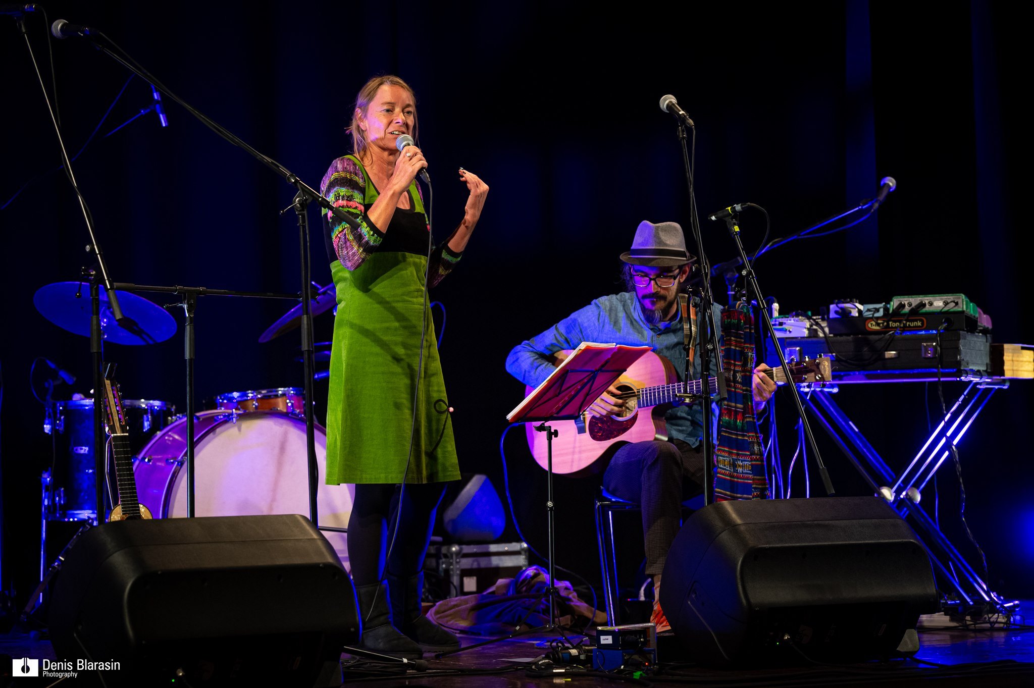 Ann Nielsen und tumasch è auf der Bühne